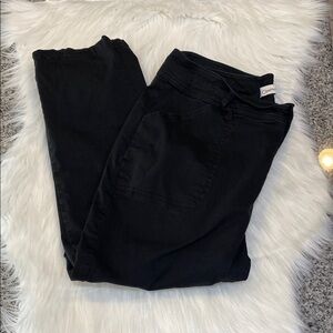 4/$20 Cato contour fit black capri jeans